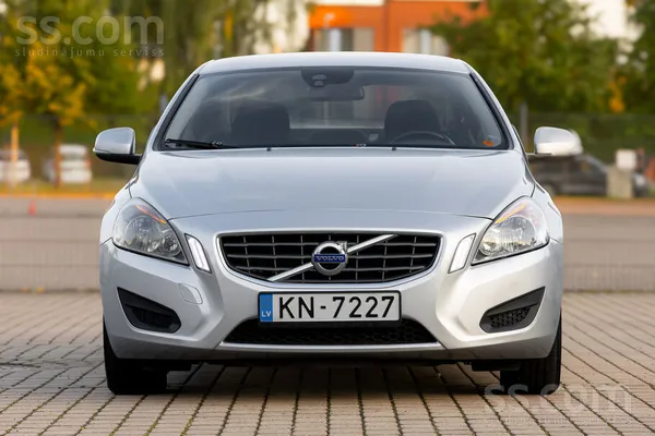 Volvo Pārdodas S60 ar mehānisku kārbu , mašina ir gan vi