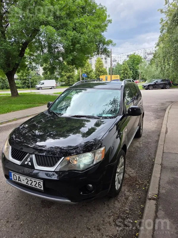 Mitsubishi Outlander - 1