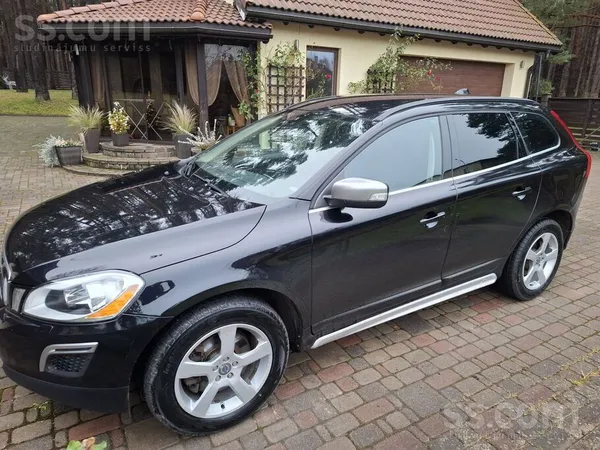 Pārdod 2011.gada Volvo Xc60 R-design, 2, 4D 151kw, automāts. 
Auto labā teh