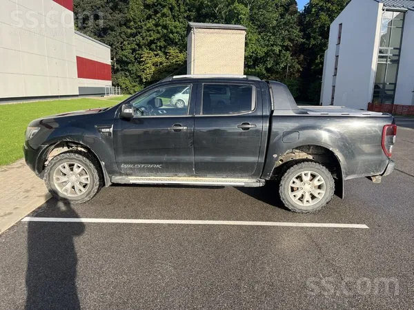 Ford Uzņēmums pārdod Ford ranger wildtrak Pvn iekļauts.