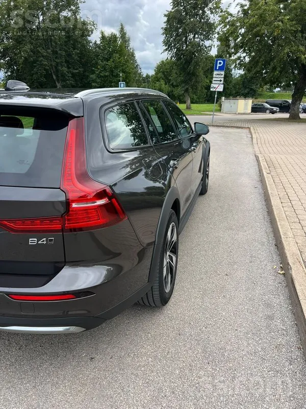 Pārdod automašīnu V60 (B4) Cross-Country ļoti labā tehniskā stāvokli-nav bie