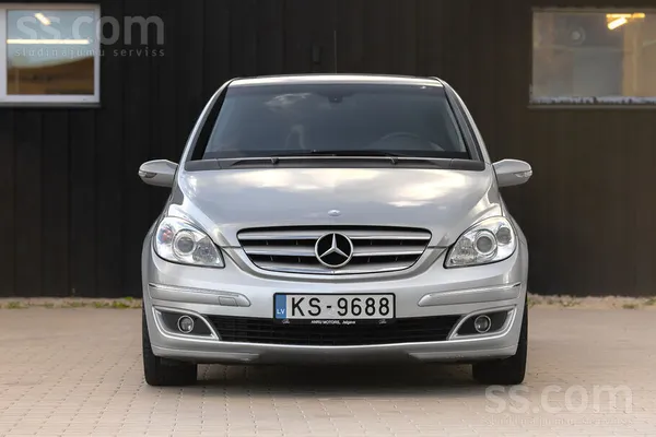 Mercedes B180 - 1
