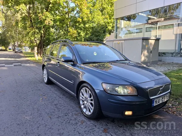 Pardodu Volvo V50 2005 gads 2.0d auto laba stavokli gan tehneski R17 diski a