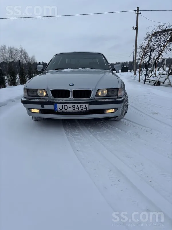 BMW 740 iL .Без ваноса. Авто в неплохом состоянии, про