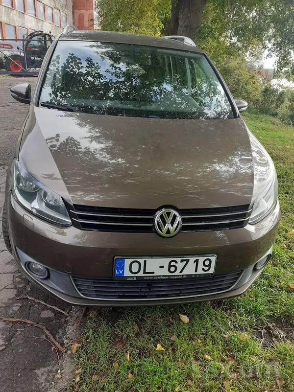 Volkswagen Продаю Volkswagen Touran. 7 сидений, без ржавчины.