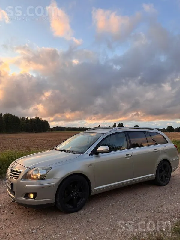 Toyota Avensis - 1