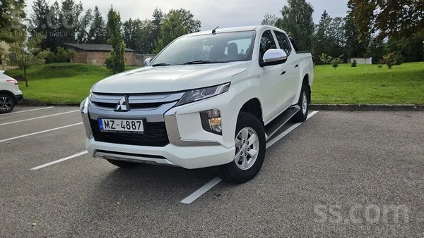 Sia pārdod Mitsubishi L200 2.3 Di-D 110kw 4x4.Auto iegādāts jauns pie dīlera