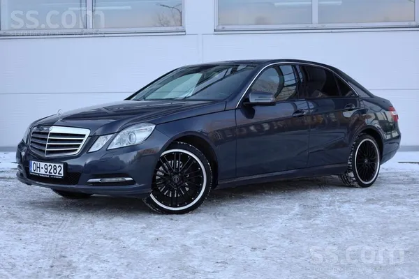 Mercedes E300 2010, 3.0D dīzelis, Automāts, Sedans, Pelēks — Latvijā