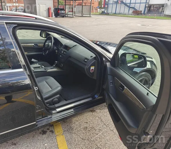 Mercedes Pārdodu ietilpīgu, ekonomisku un uzticamu Mercedes