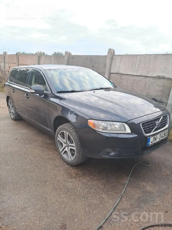 Volvo Pārdodu Volvo V70 , 136kW automāts. Ļoti ērts, dro