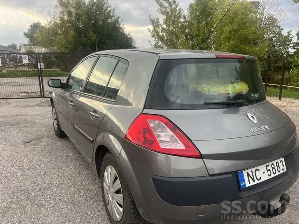Renault Sveiki pārdodu savu auto ar nesen izietu skati, Ar