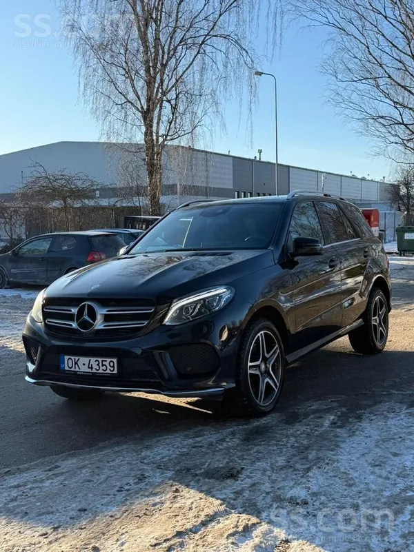 Mercedes Uzņēmums sakarā ar jaunu transporta maiņu pārdod b