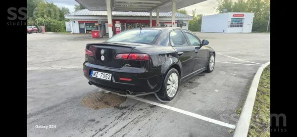 Jauna. ta, motoram izņemtas flapes, izstīrīts kolektors, zobene jauna un ūde