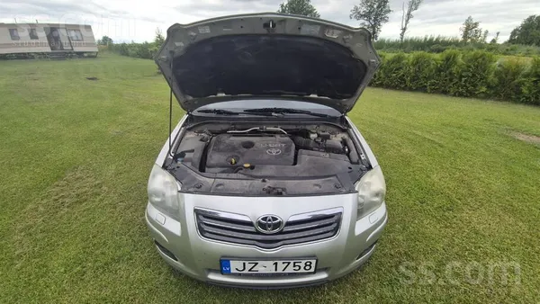 Toyota Avensis - 1