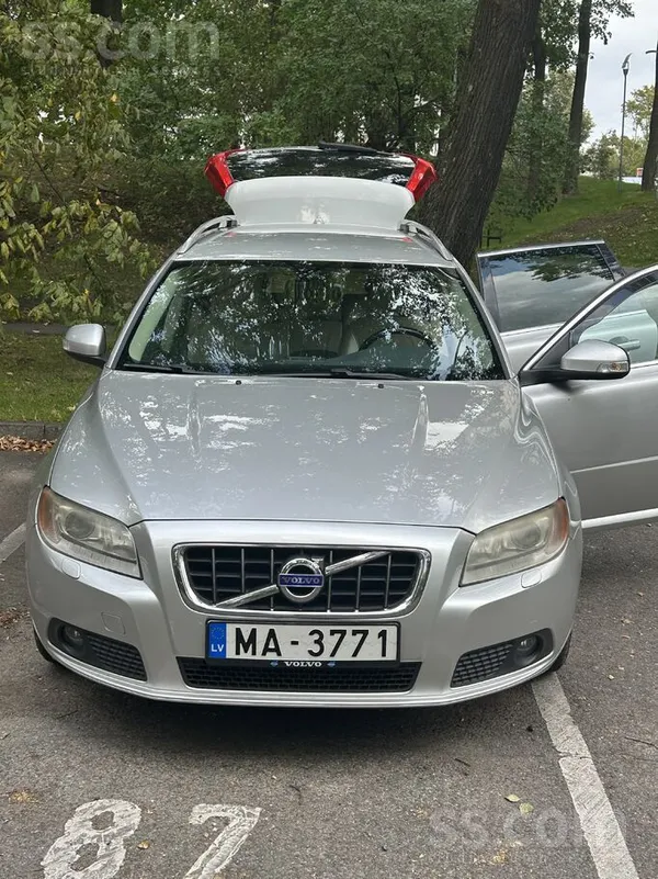 Par automašīnu vienmēr rūpīgi rūpējās un tā tika savlaicīgi apkopta.
Ir ne