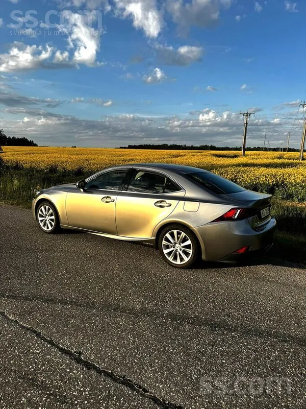 Lexus Pārdodu Lexus Is300H ar 2.5 benzīna hibrīda dzinēj