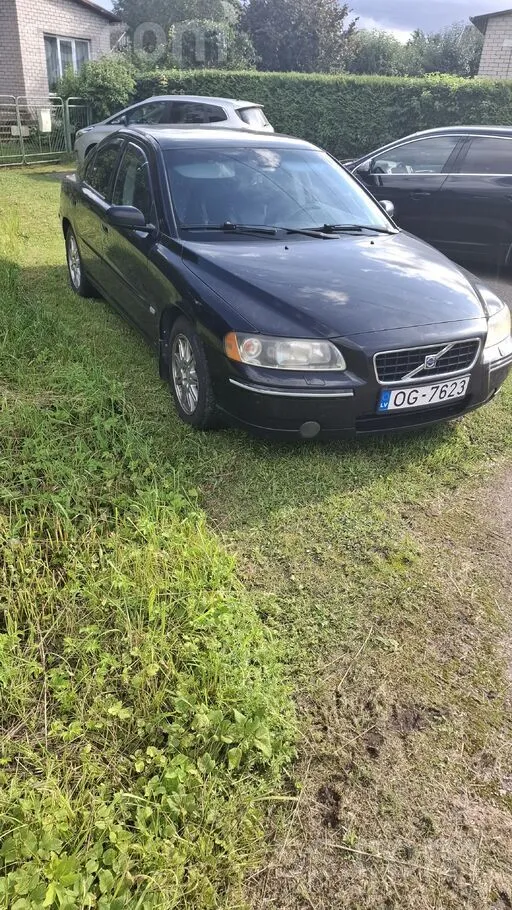 Pārdod normālu auto. Eļļu, antifrīzu neēd. Cena runājama. Divas atslēgas.