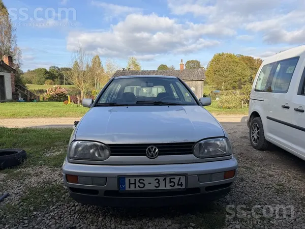 Pārdodu 3 Golf 1.6benzīns manuāla 5 ātrumu kārba, melnā skate, divniekus var