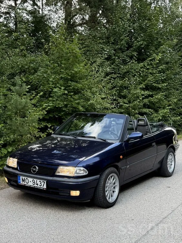 Pārdodu Opel Astra cabrio Bertone editon ar 1.8i 16v dzinēju . Kabriolets ļo