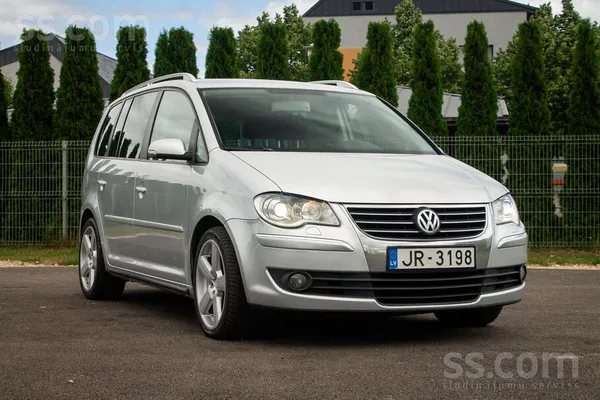Volkswagen Touran - 1