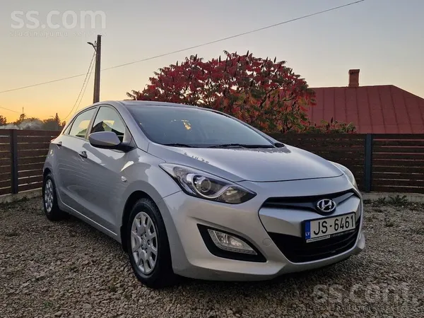 Hyundai i30 2014, 1.4D dīzelis, Manuāls, Hečbeks, Sudrabs — Latvijā