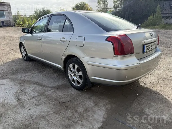Toyota Avensis - 1