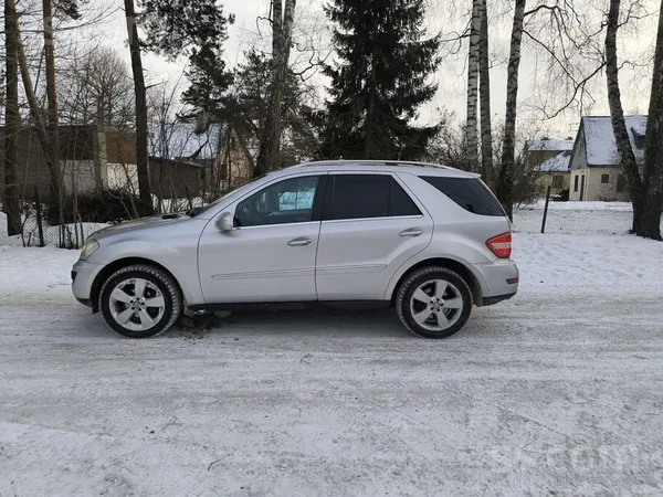Хозяин продает машину Mercedes-Benz Ml320 в хорошем техническом состоянии 20