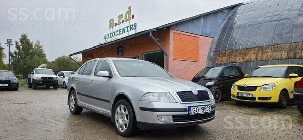Praktiska Škodiņa. Ar TA līdz 15.12.2026. Daudz labu ekstru. Recaro tipa pus
