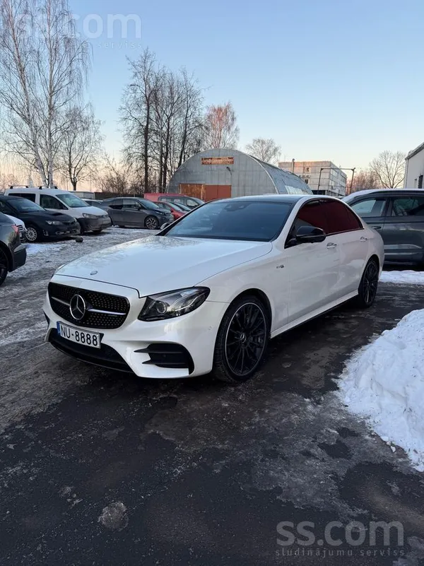 Mercedes E43 AMG - 1