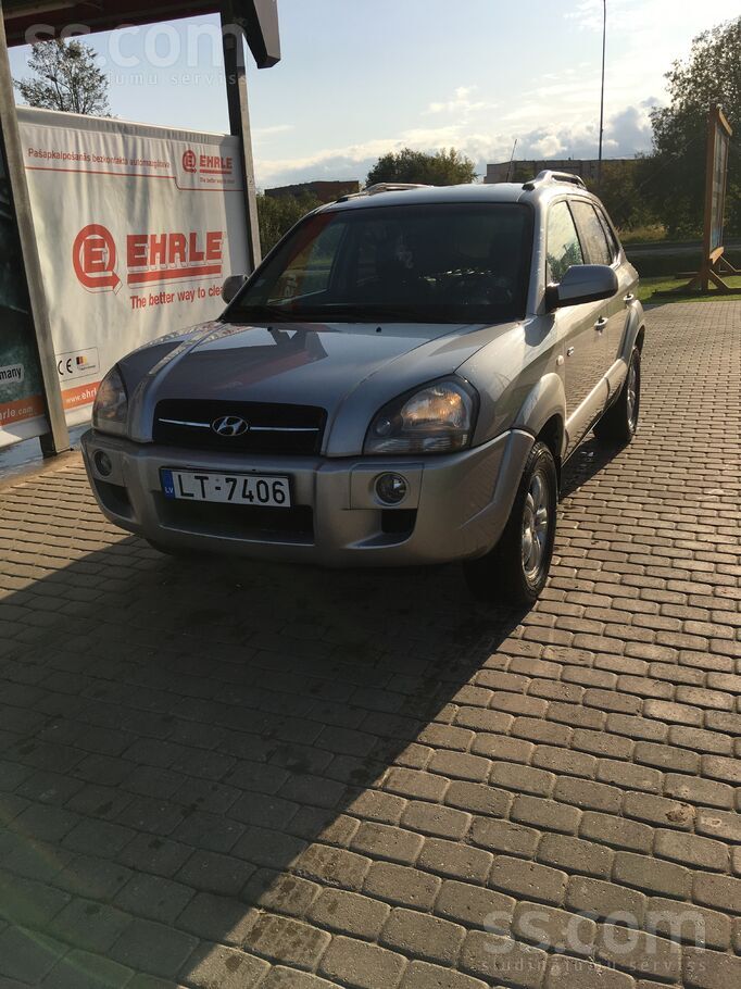 Pārdodu Hyundai Tucson 2, 0 dīzelis 103 kw labā darba kārtībā bet ar defektu