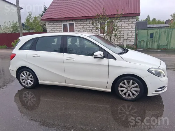 Mercedes B200 - 1