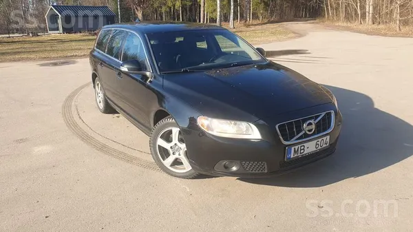 Volvo V70 2011, 2.4D dīzelis, Manuāls, Universāls, Melns — Latvijā
