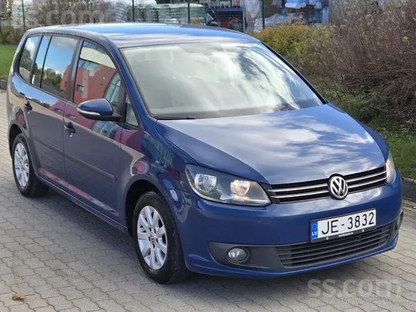 WV Touran aprīkots ar 1.6L Dīzeļa dzinēju un manuālo pārnesumkārbu. Oriģināl