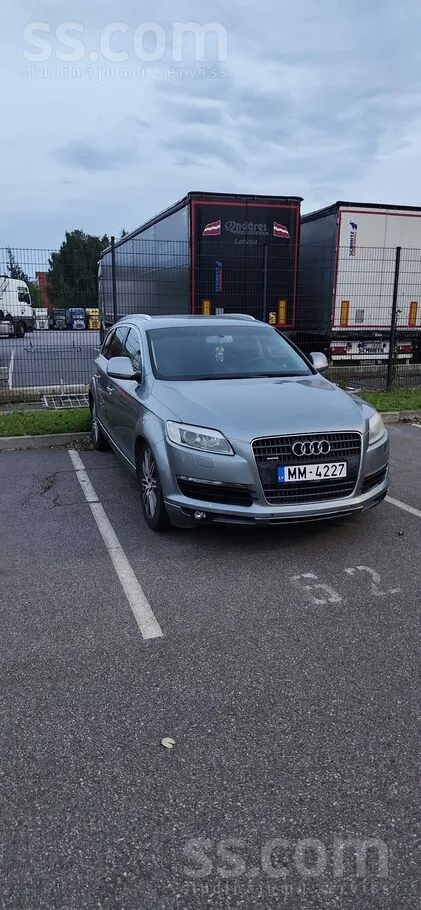 Audi Q7 - 1