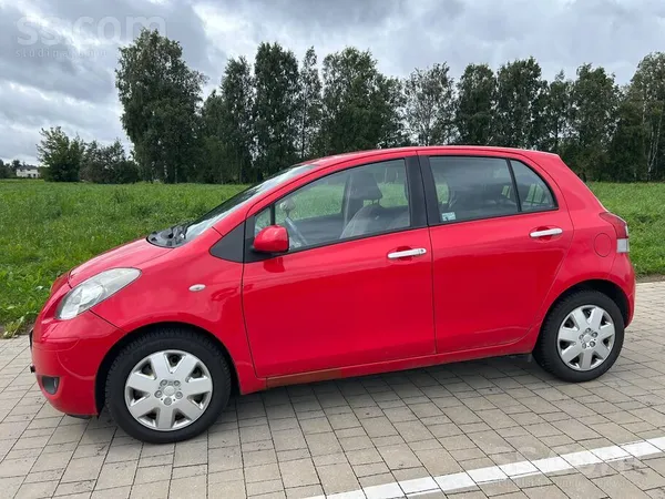 Toyota Yaris 2010, 1.3 benzīns, Manuāls, Hečbeks, Sarkans — Latvijā