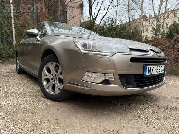 Pārdodu kārtīgu ģimenes auto, ilgi stāvējis bez pielietojuma tāpēc cena maza