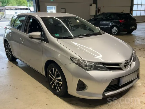 Toyota Auris 1.3i 73kW Cool Atvets no Vāciajs, 2 atslēgas