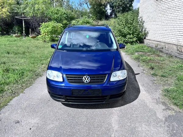 Volkswagen Touran - 1