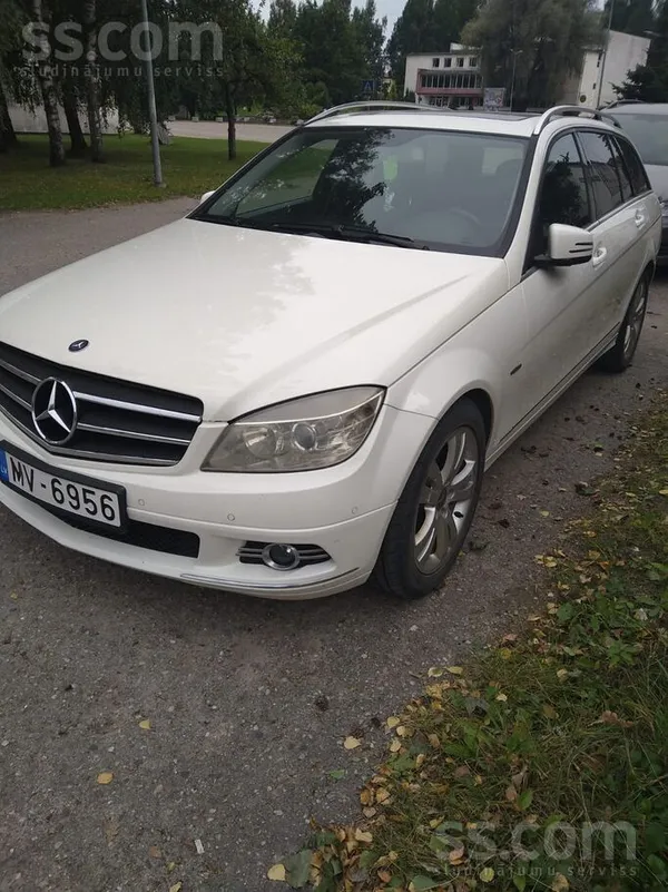 Mercedes Pārdodam savu, balto mersīti, 5 gadi ir nobraukti,