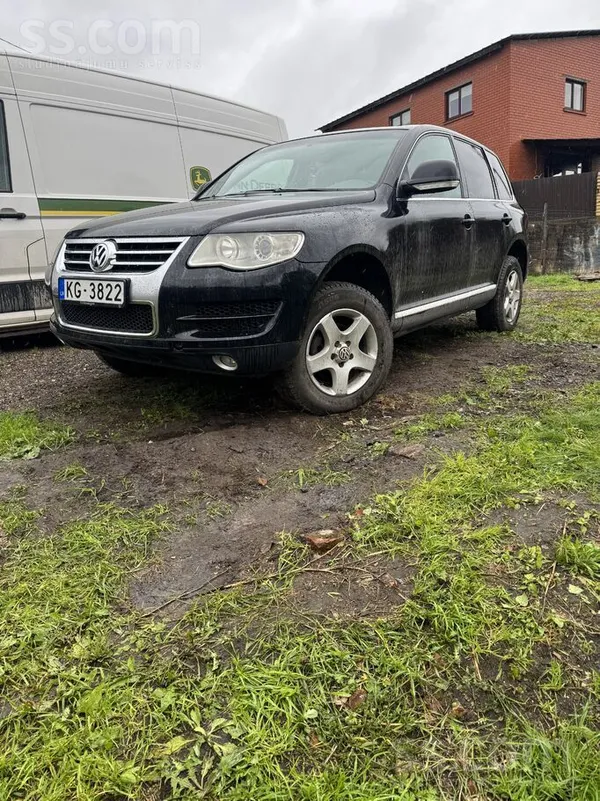 Pārdodu Vw touareg 2.5 tdi Bpe ar defektu eļļas noplūde no dzinēja, jauna te