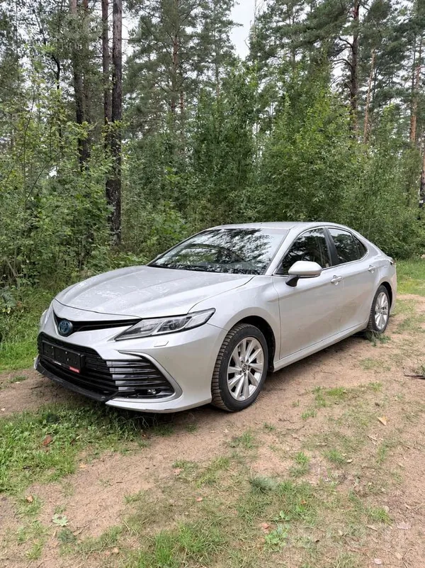 Toyota Camry 2022, 2.5H hibrīds, Automāts, Sedans, Pelēks — Latvijā