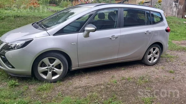 Opel Pārdodas praktisks un ietilpīgs ģimenes auto. Auto