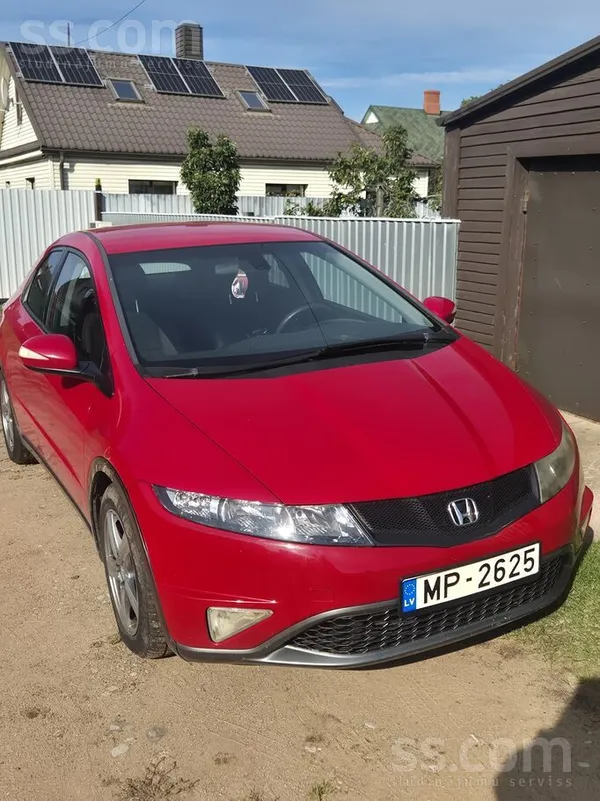Honda Pārdodu Honda Civic labā tehniskā un vizuālā stāvo