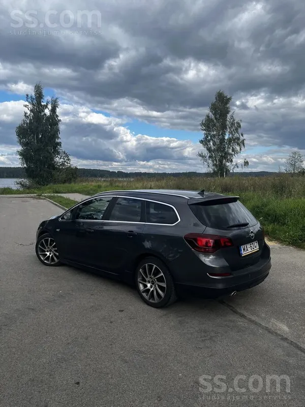 Opel Opel Astra 2012. gada universālis, dīzelis, mehāni