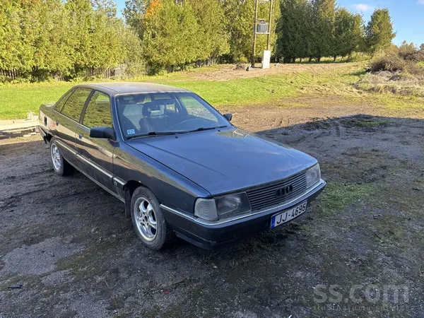 Audi 100, 2.3 benzīns, LV kopš 2012. Gada. 
Auto ir ejošs, laiciņu pastāvēj
