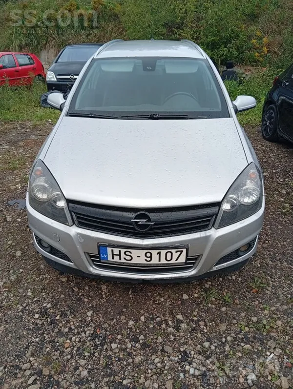 Opel Pārdod labā stāvoklī. Ir slimības lapa. 2 atslēgas