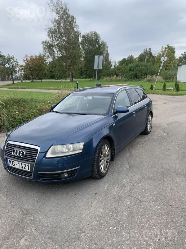 Audi Авто в хорошем техническом состоянии. Новые задние