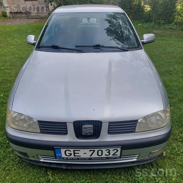 Sveiki. 
Piedāvāju iepirkt šo spāņu autobūves brīnumu ar benzīna dzinēju, m