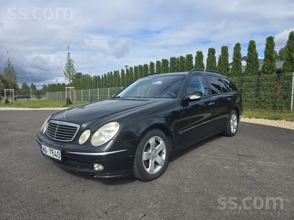 Mercedes E320 - 1