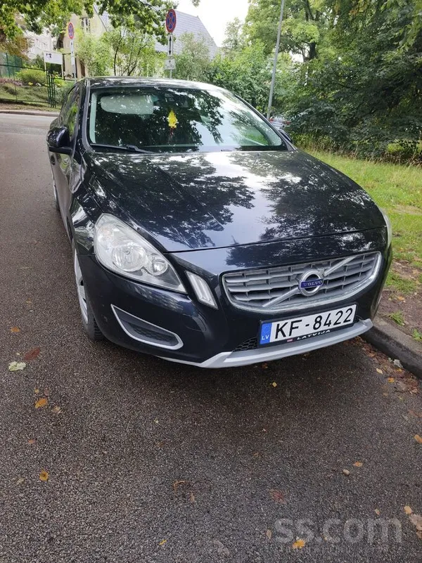 Volvo Sveiki . Uz tirdziņu iet Volvo fords ar plikāko ko